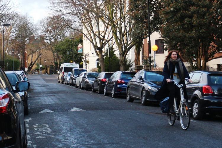 Saskia cycling in Canonbury 1024x657