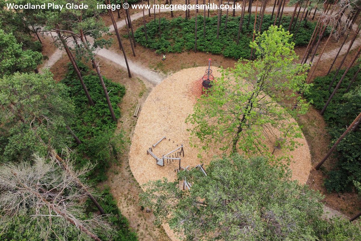 Bucklers Park, Crowthorne. Woodland play glade. Image ©️ www.macgregorsmith.co.uk